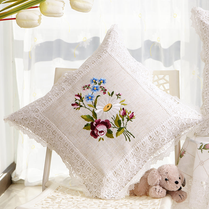 Bestickte Tischdecke und Kissenhülle im Landhausstil – Bild 4 | LuxeStyle
