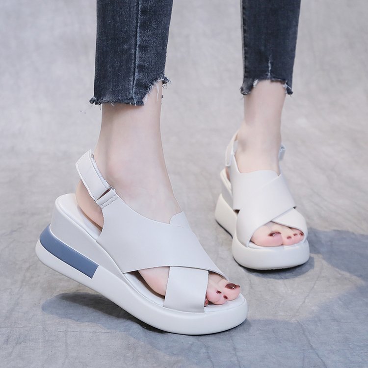 Keile Sandalen mit Peep Toe – Bild 2 | LuxeStyle