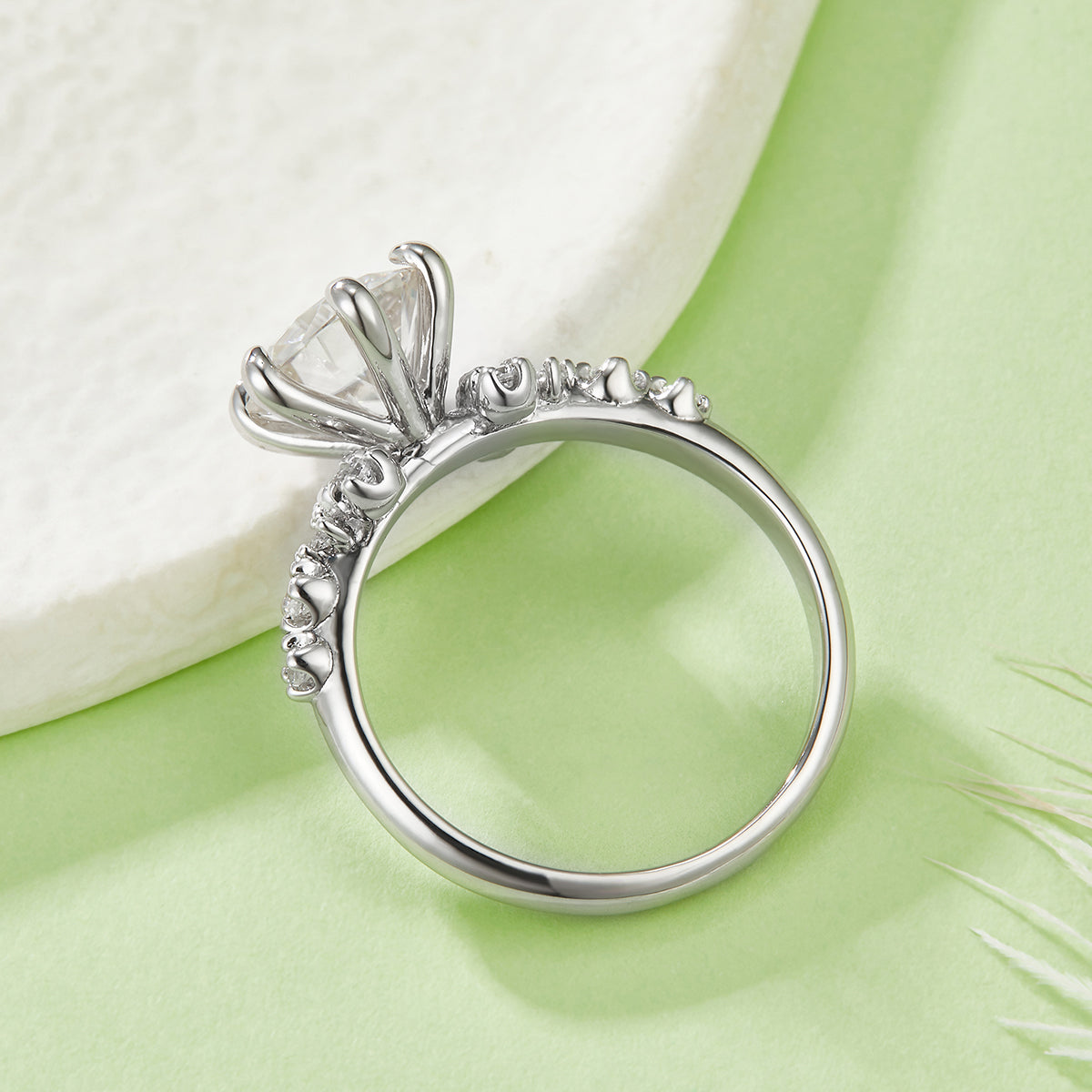 Silber 2ct Moissanstein Ring mit Blumenakzent, GRA-Zertifiziert