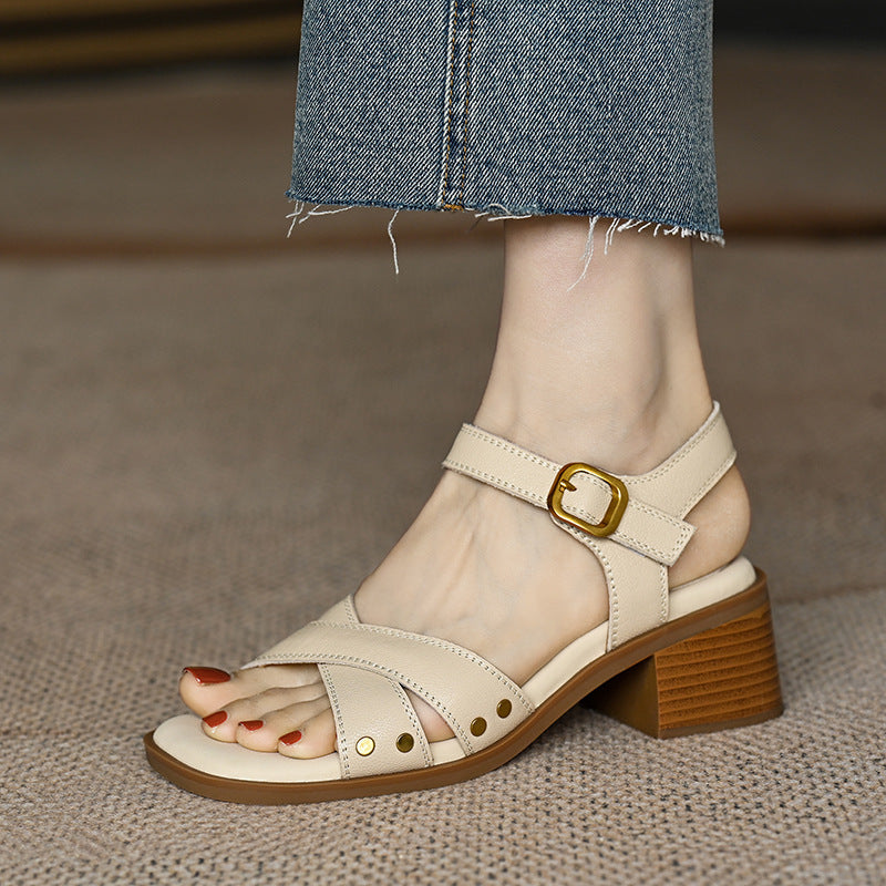 Sandalen im französischen Stil mit mittlerem Absatz – Bild 17 | LuxeStyle