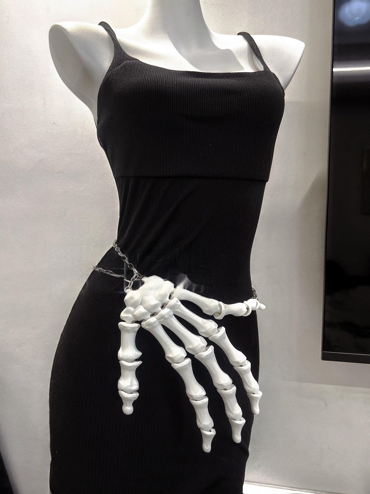 Taillenkette mit Totenkopf-Hand – Bild 3 | LuxeStyle