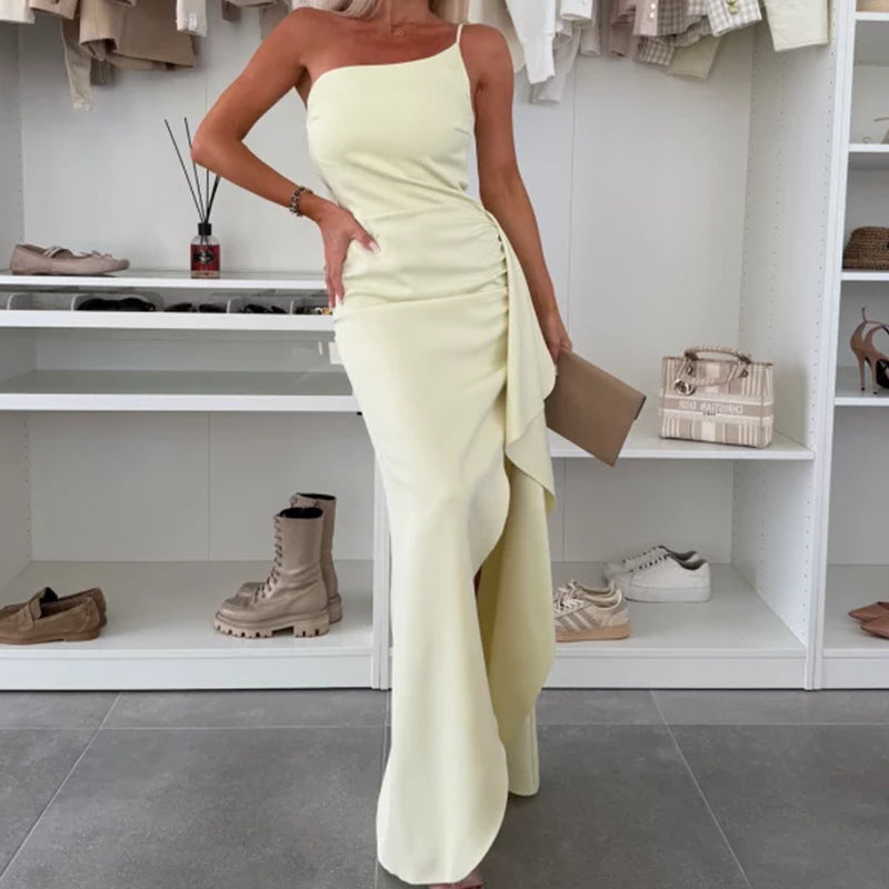 Elegantes, figurbetontes Sommerkleid mit Schlitz