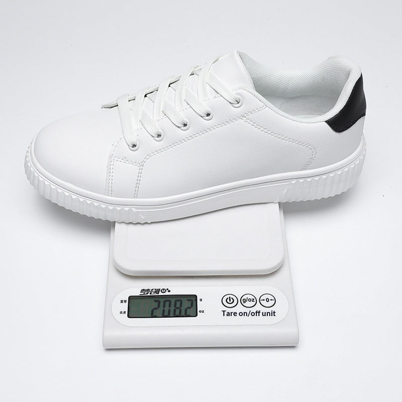 Sleeker Leder-Sneaker im Color-Blocking-Design