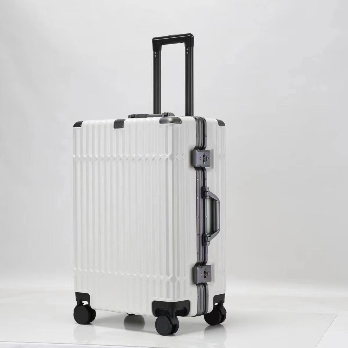 Trolley-Koffer mit multidirektionalen Rädern
