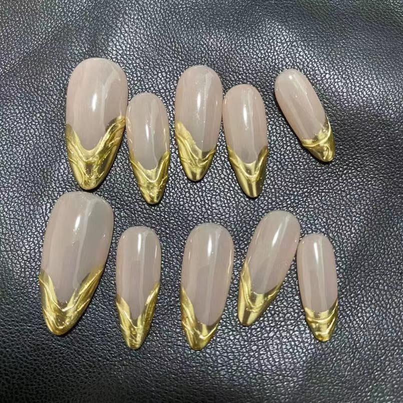 Massgeschneiderte Mandel French Nägel | LuxeStyle