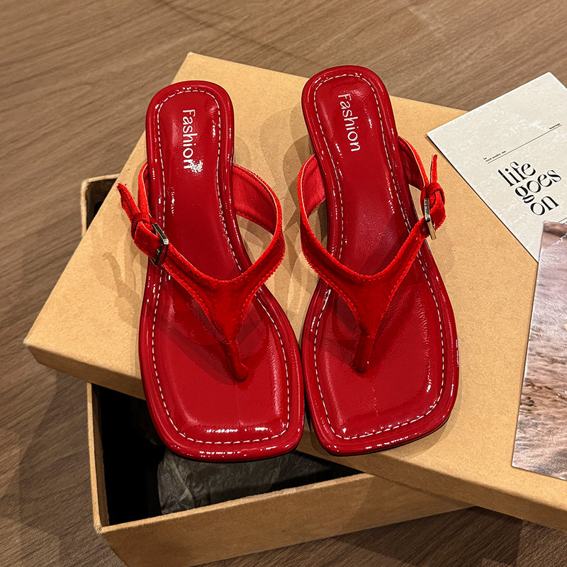 Keile Sandalen mit eckiger Zehenpartie