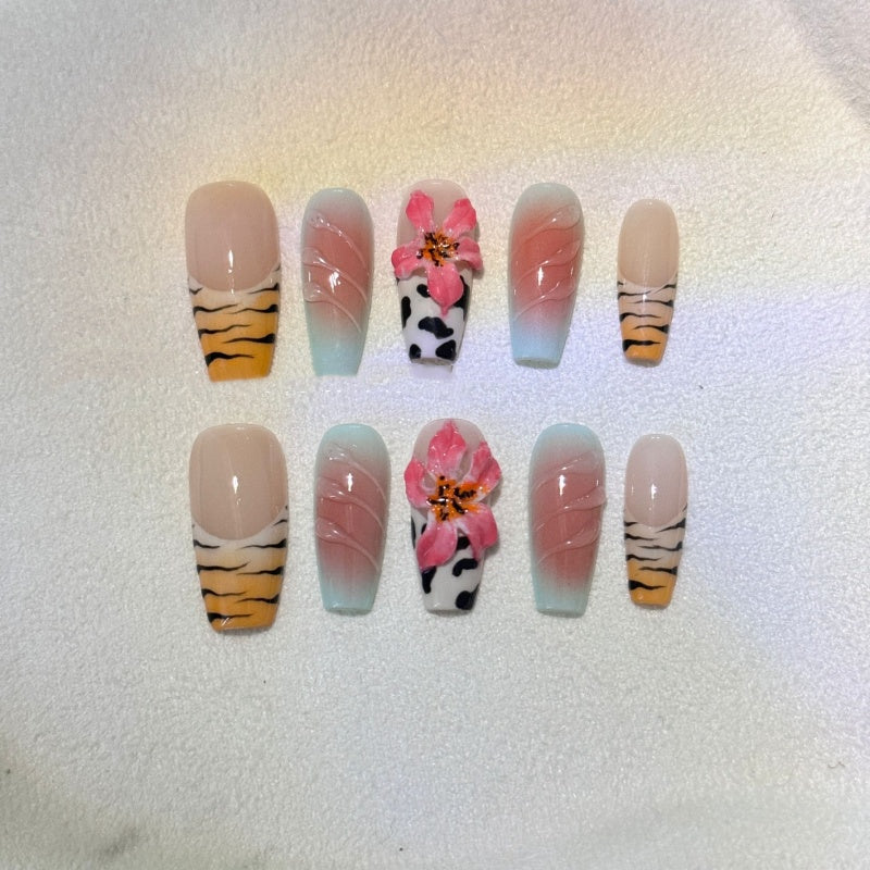 Handbemalte Zebranägel mit Lilien-Schnitzereien – Bild 4 | LuxeStyle