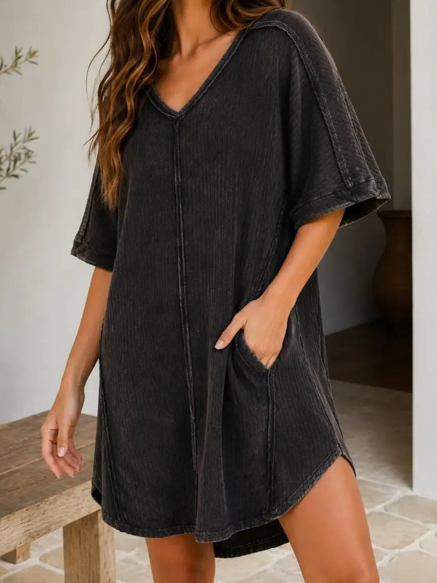 Kurzes V-Neck Kleid im Loose-Fit – Bild 8 | LuxeStyle