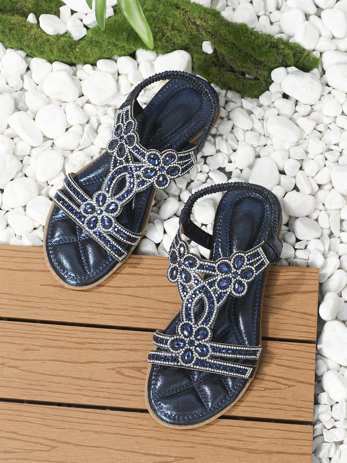 Keile-Sandalen mit Blumen-Design – Bild 13 | LuxeStyle