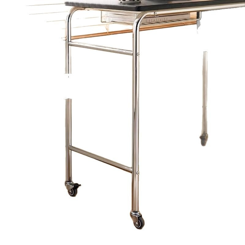 Minimalistischer Schreibtisch für Home Office