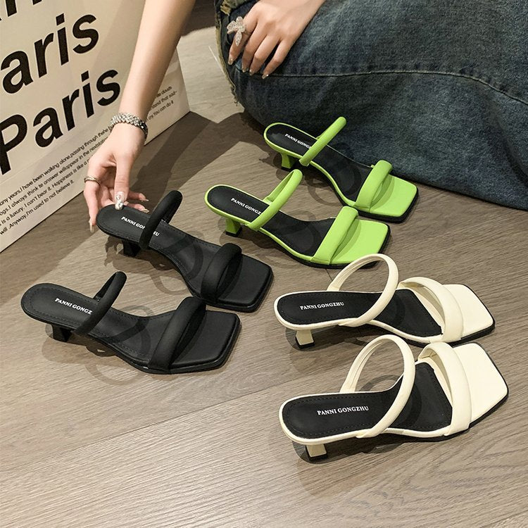 Sandalen mit Kettendetail und Blockabsatz | LuxeStyle
