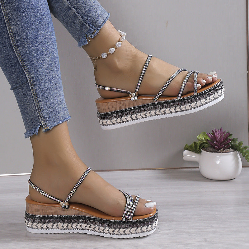 Sandalen mit Riemen und Plateau – Bild 14 | LuxeStyle