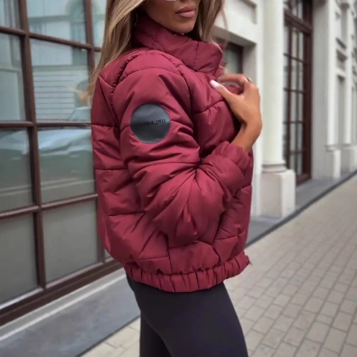Roter Baumwollmantel mit Down-Füllung – Bild 6 | LuxeStyle