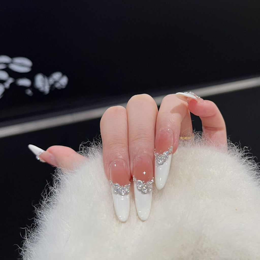 Handgemachte French Nails mit Zirkon & Kristall – Ansicht 5