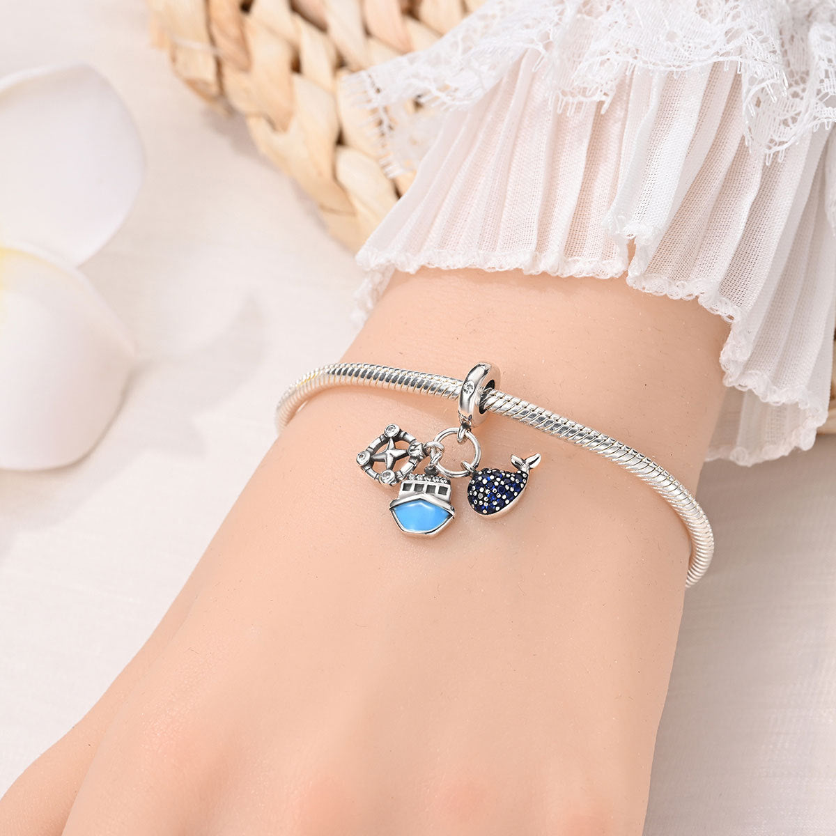 DIY-Anhänger für Armbänder im Resort-Stil