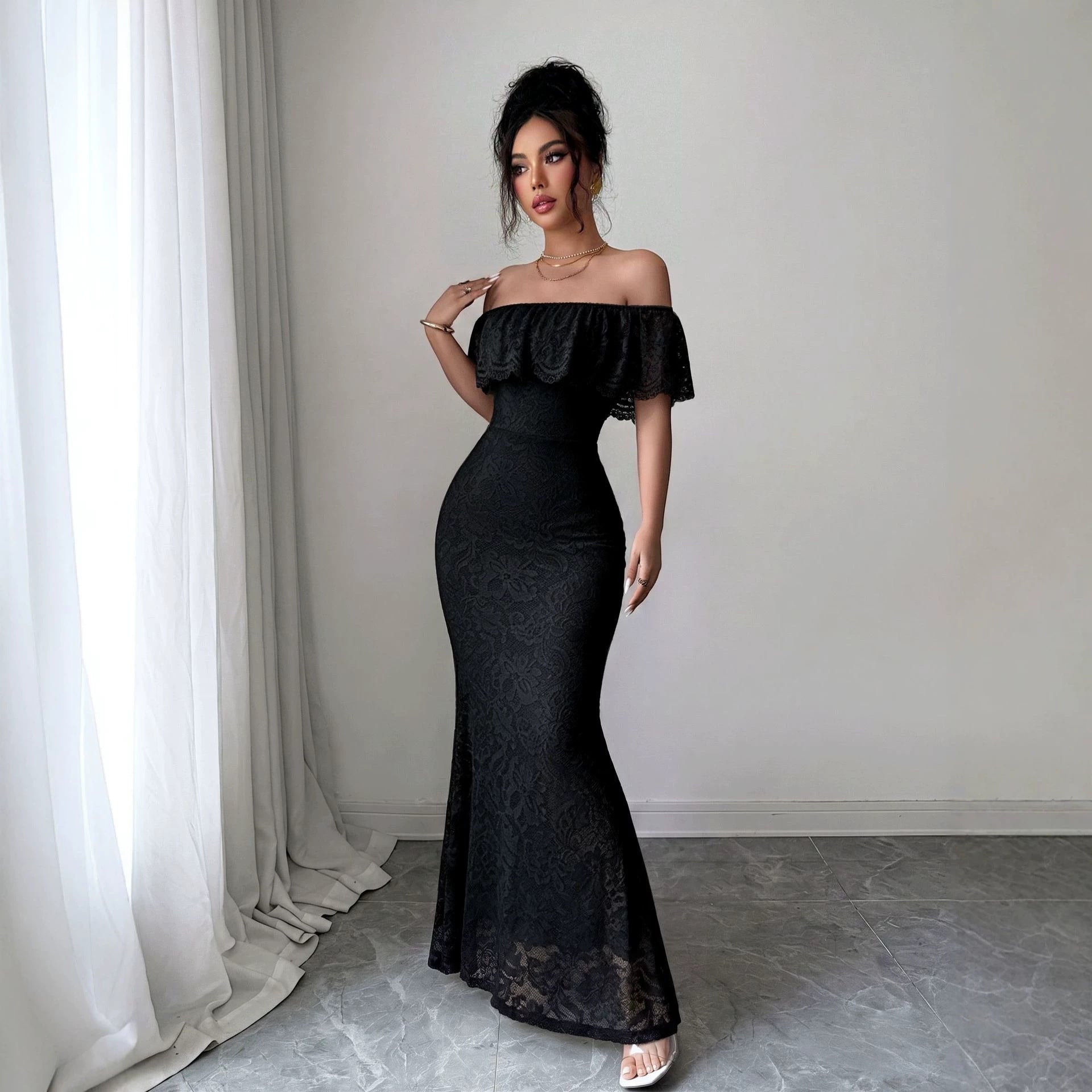 Elegantes Off-Shoulder Spitzenkleid mit Volants