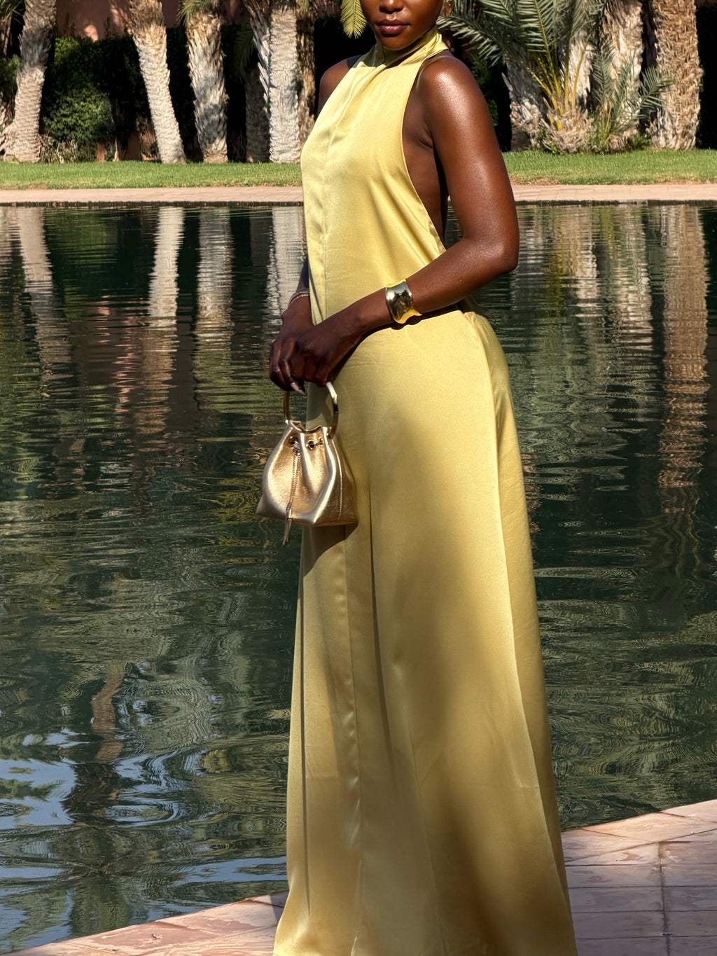 Satin-Maxi-Kleid mit offenem Rücken