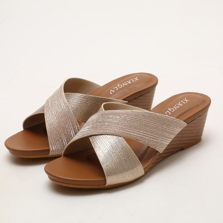 Schmuckvolle Sommer-Sandalen – Bild 1 | LuxeStyle