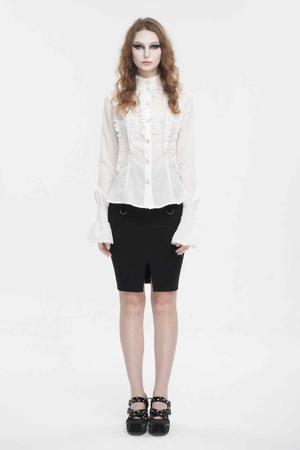 Weisse Bluse mit Falten