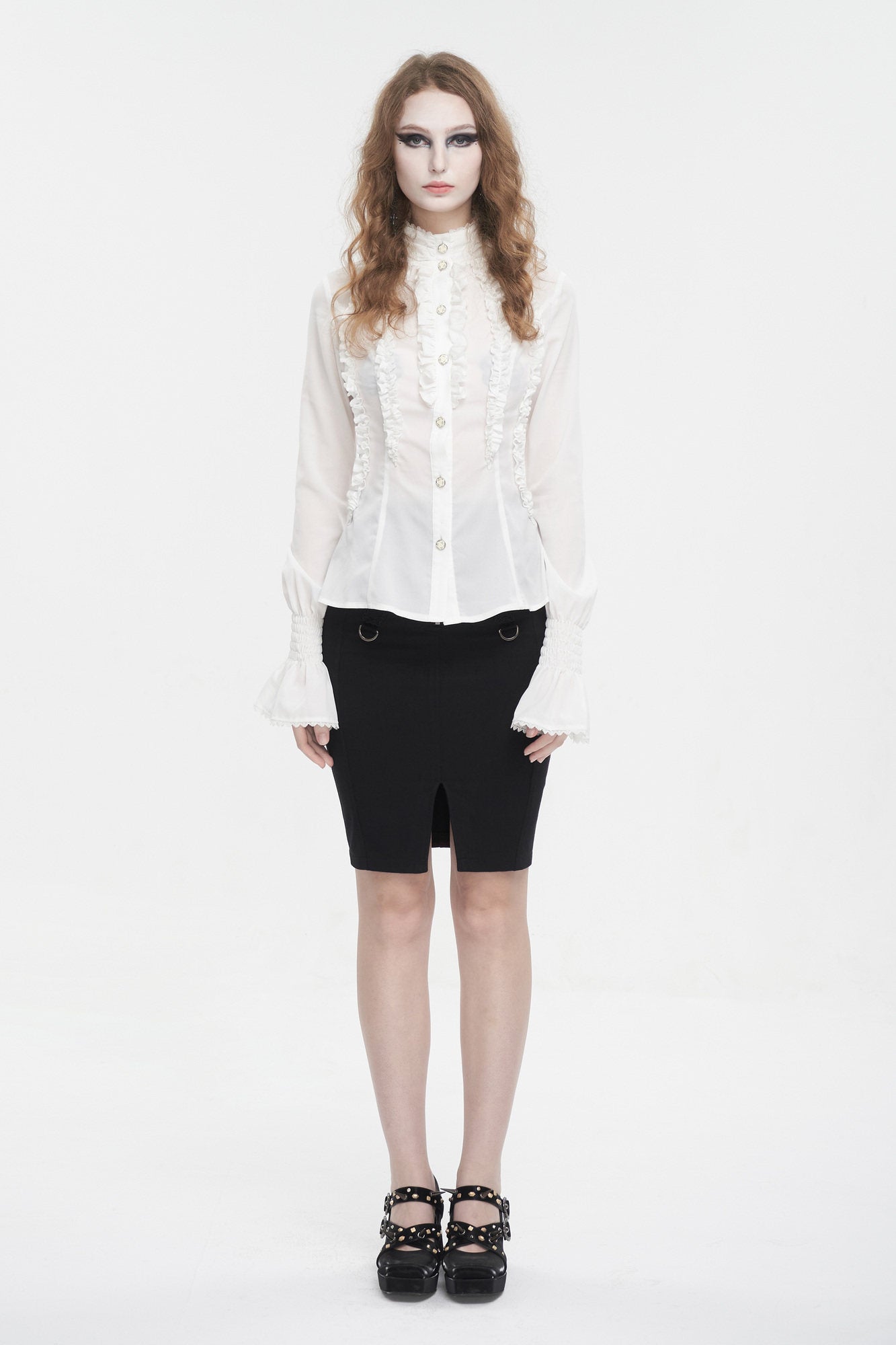 Weisse Bluse mit Falten