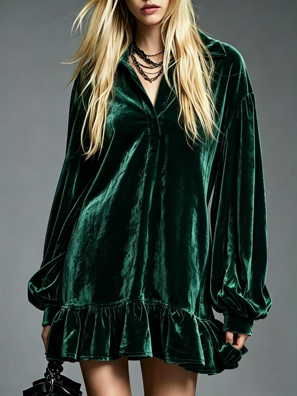 Samtkleid mit Rüschensaum