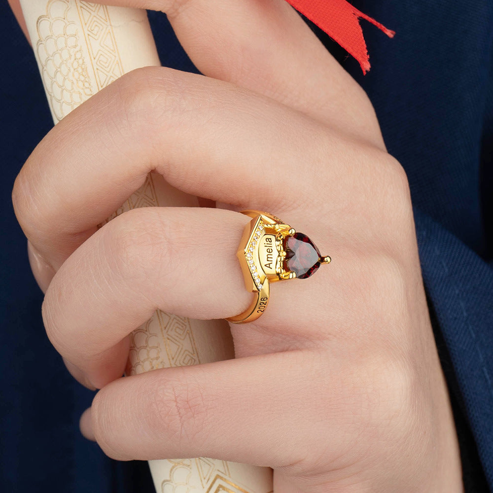 Personalisierter Bachelor-Ring mit Geburtsstein