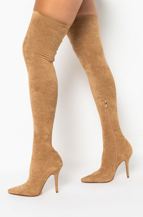 Hohe Stiefel aus Wildleder