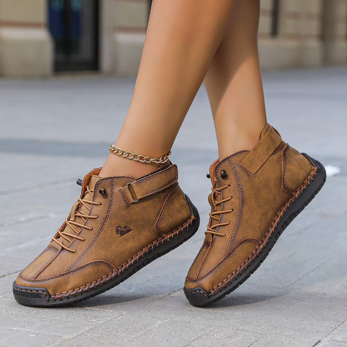 Flache Damen-Stiefeletten im Dr. Martens Stil