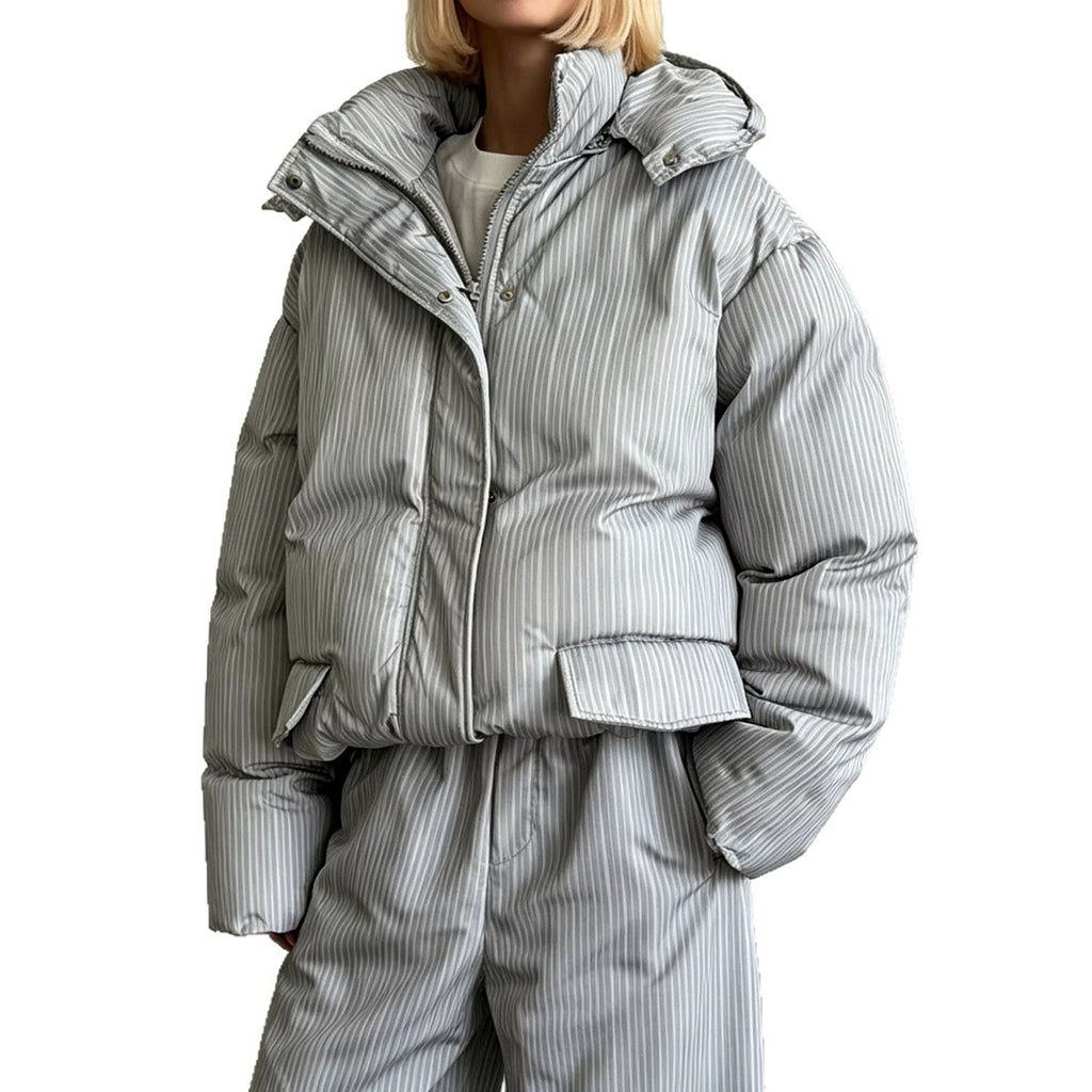 Weisser Strickmantel mit Streifen und Punkten – Bild 8 | LuxeStyle