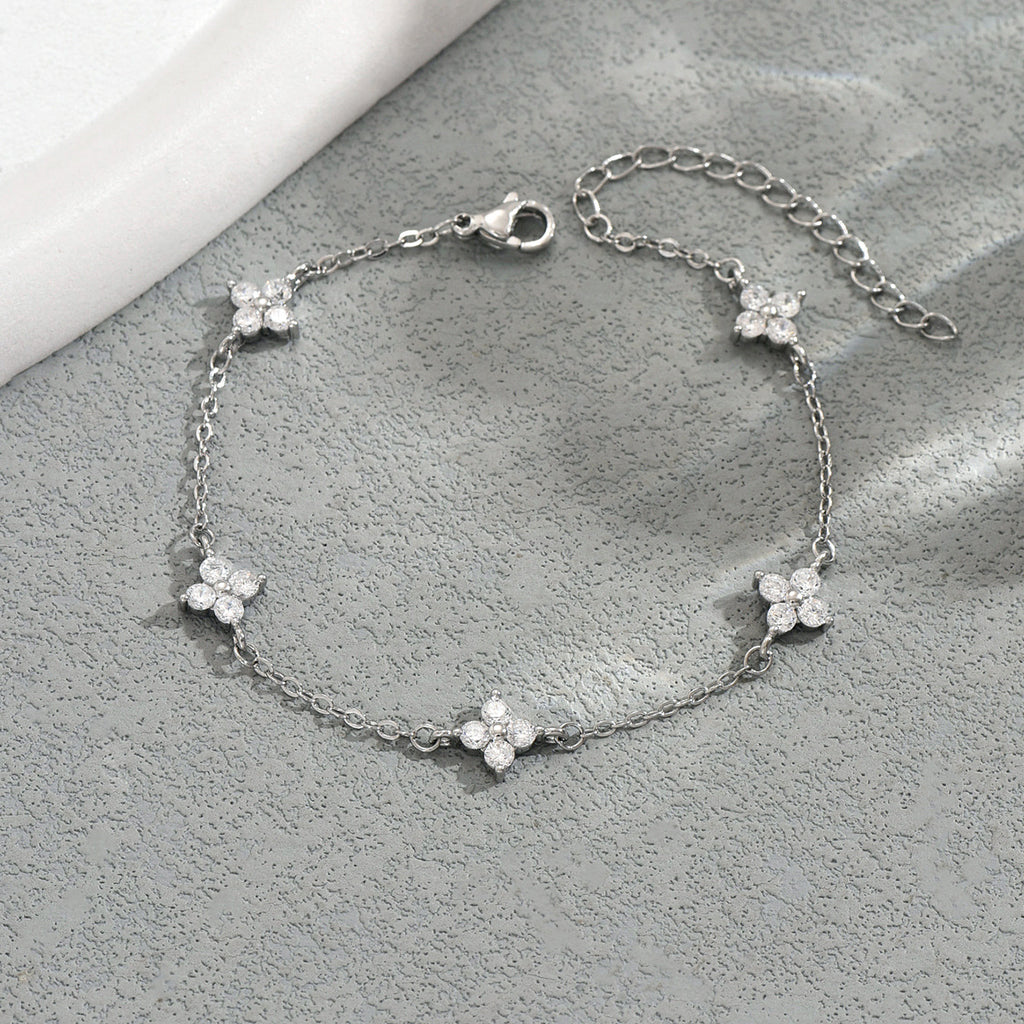 Armband mit geometrischem Vierblatt-Klee und Zirkonia