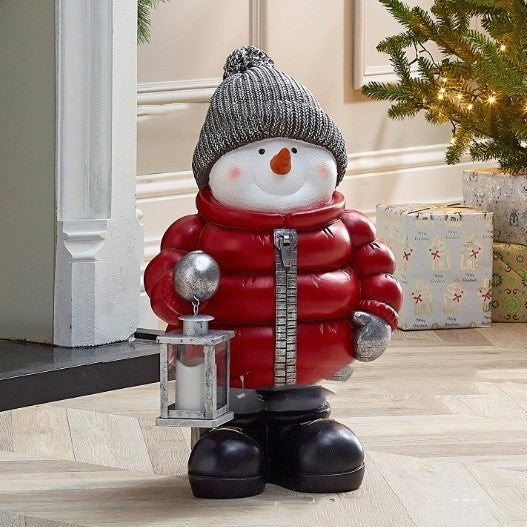 Weihnachtsmann-Figur mit roter Daunenjacke | LuxeStyle