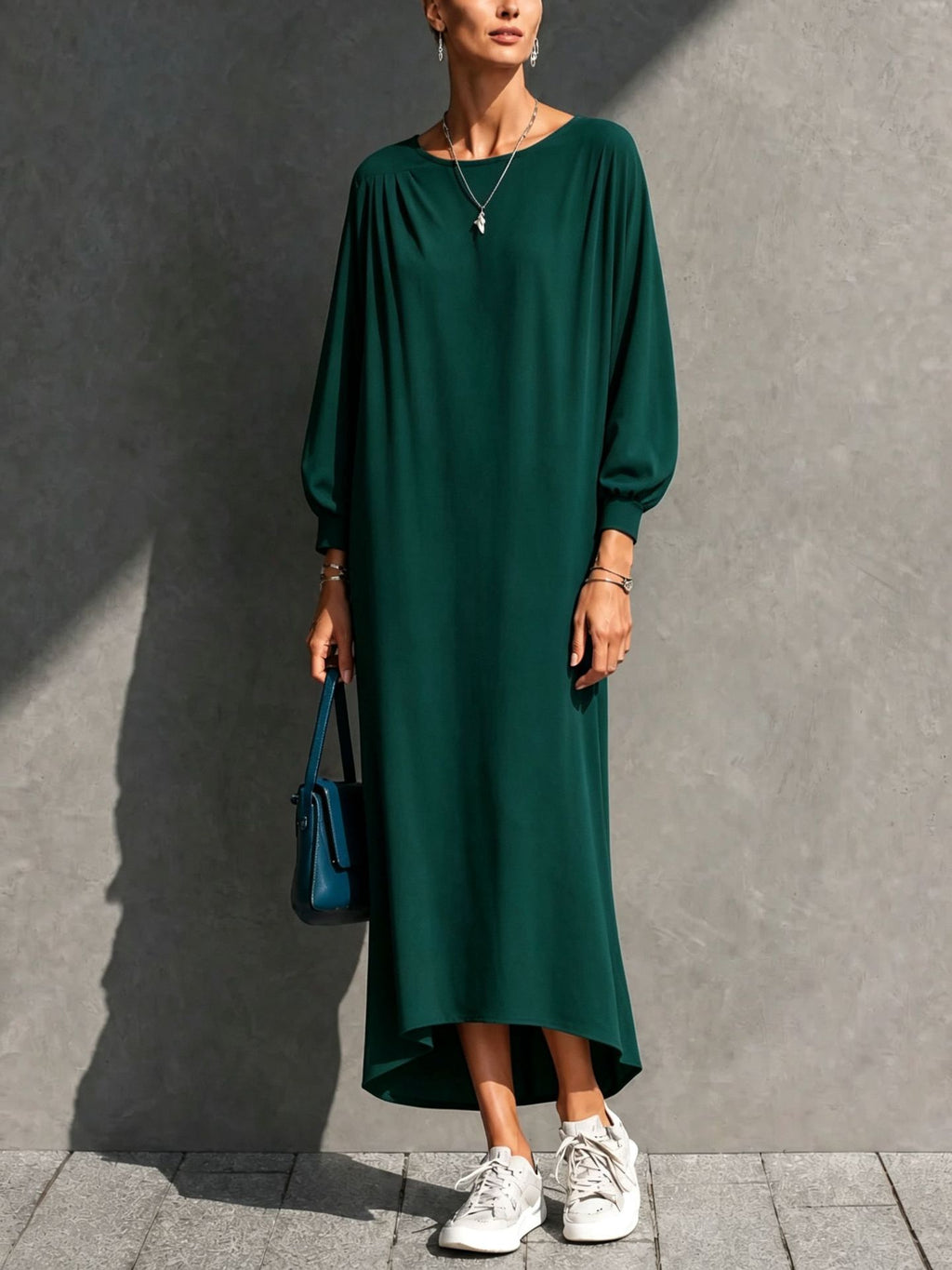 Plissiertes Batwing-Maxikleid mit asymmetrischem Saum