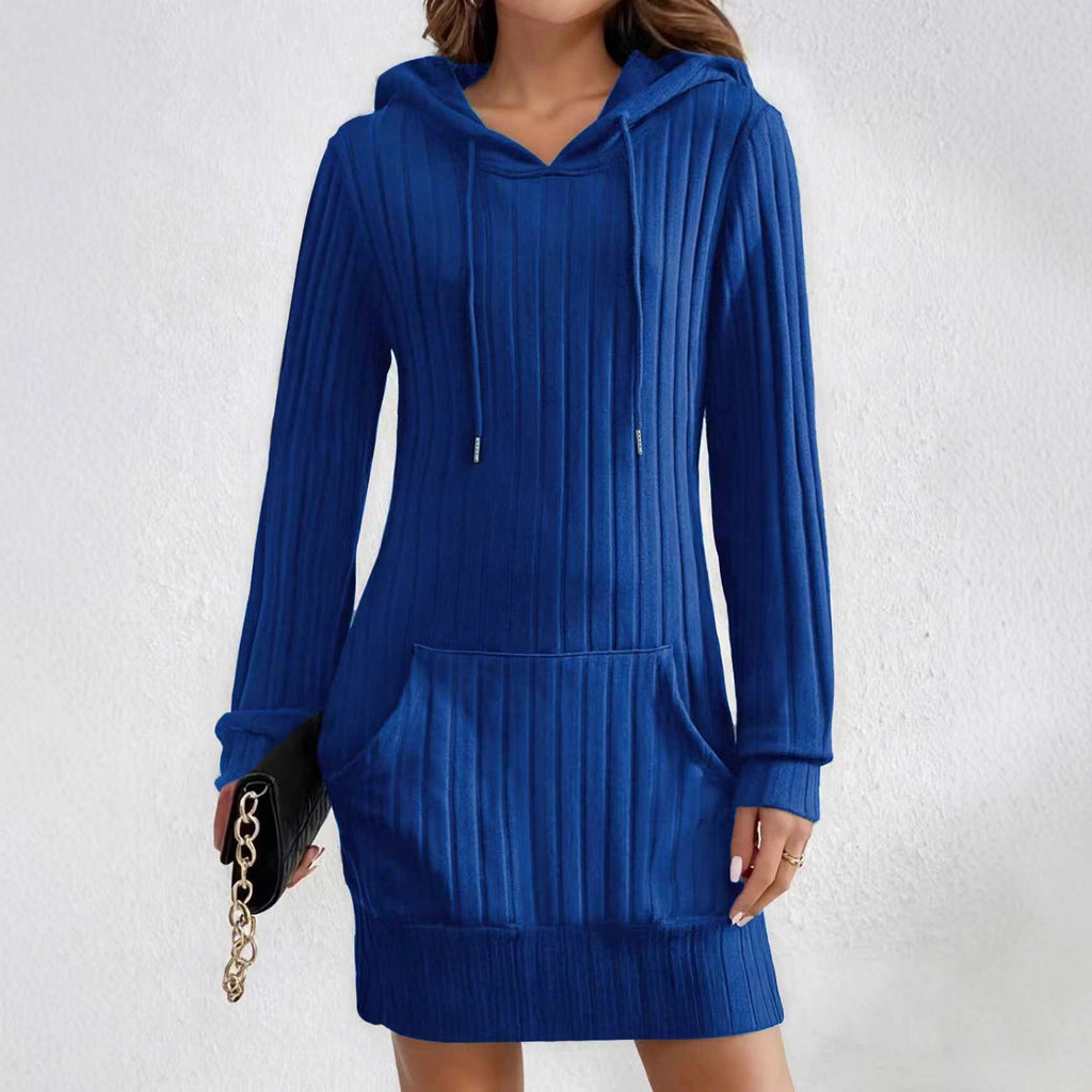 Geknöttertes Kleid mit Kapuze und Tasche