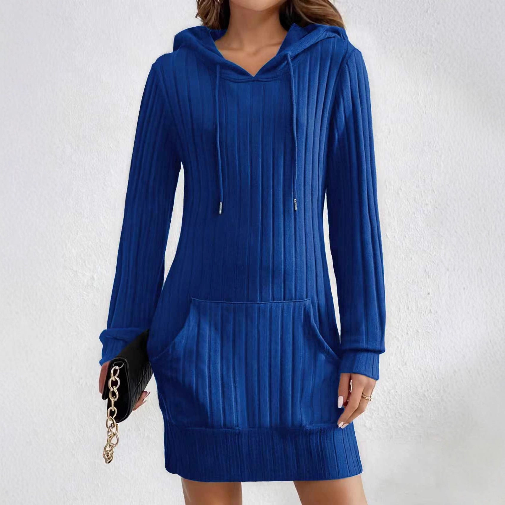Geknöttertes Kleid mit Kapuze und Tasche