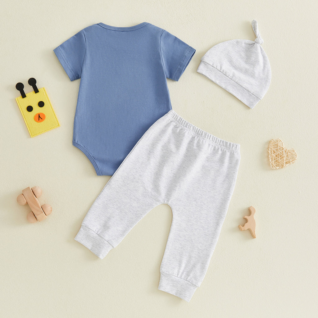Baby‑Set mit Stickerei – Kurzarm‑Body, lange Hose, Hut – Bild 5 | LuxeStyle