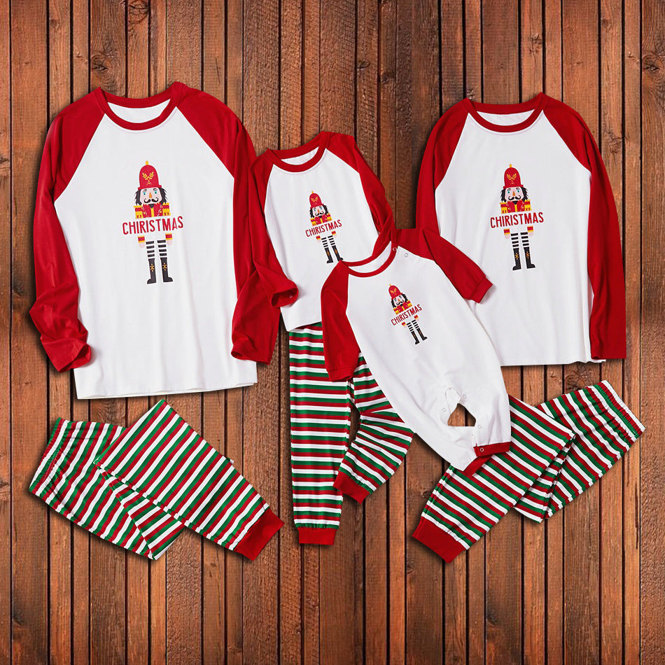 Weihnachts Pyjama-Set für die ganze Familie