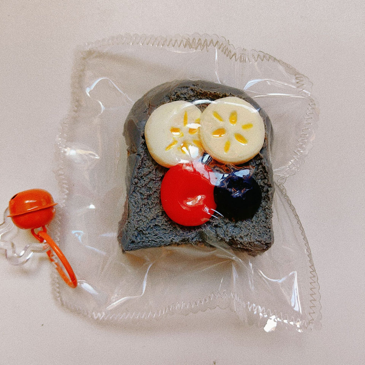 Toast Squishy Toy aus Silikon – Bild 7 | LuxeStyle