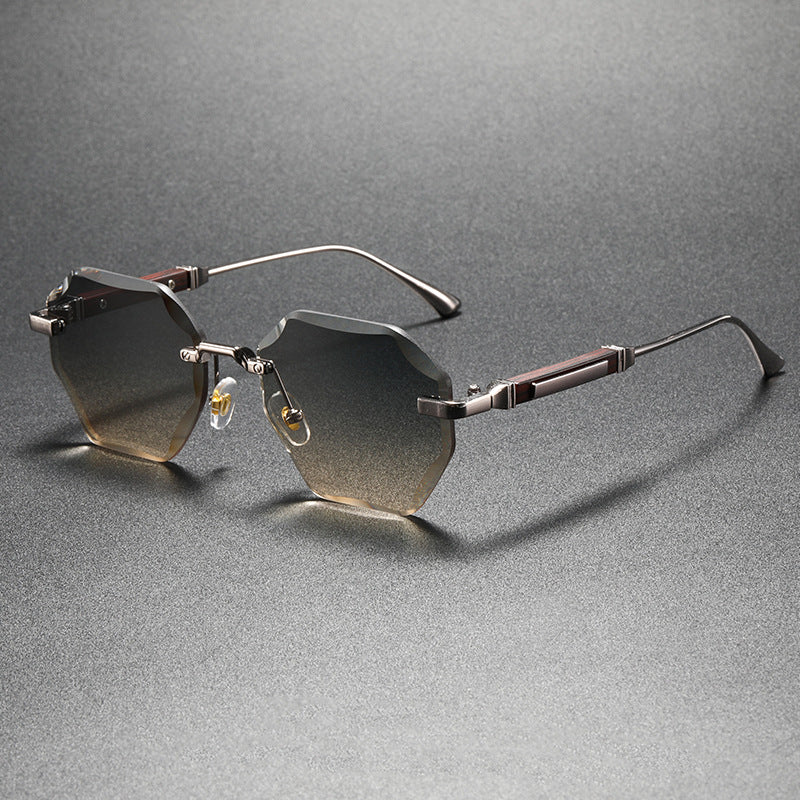 Luxuriöse polygonale Sonnenbrille mit Farbverlauf