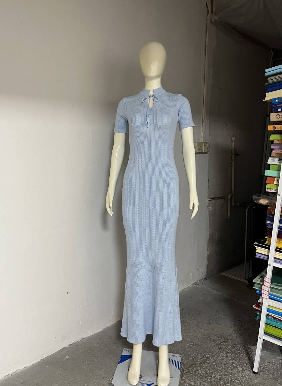 Tailliertes Strickkleid mit kurzen Ärmeln – Bild 5 | LuxeStyle