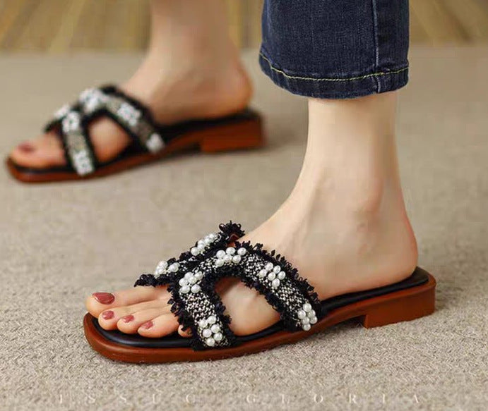 Sommerliche Vintage-Sandalen mit Perlen