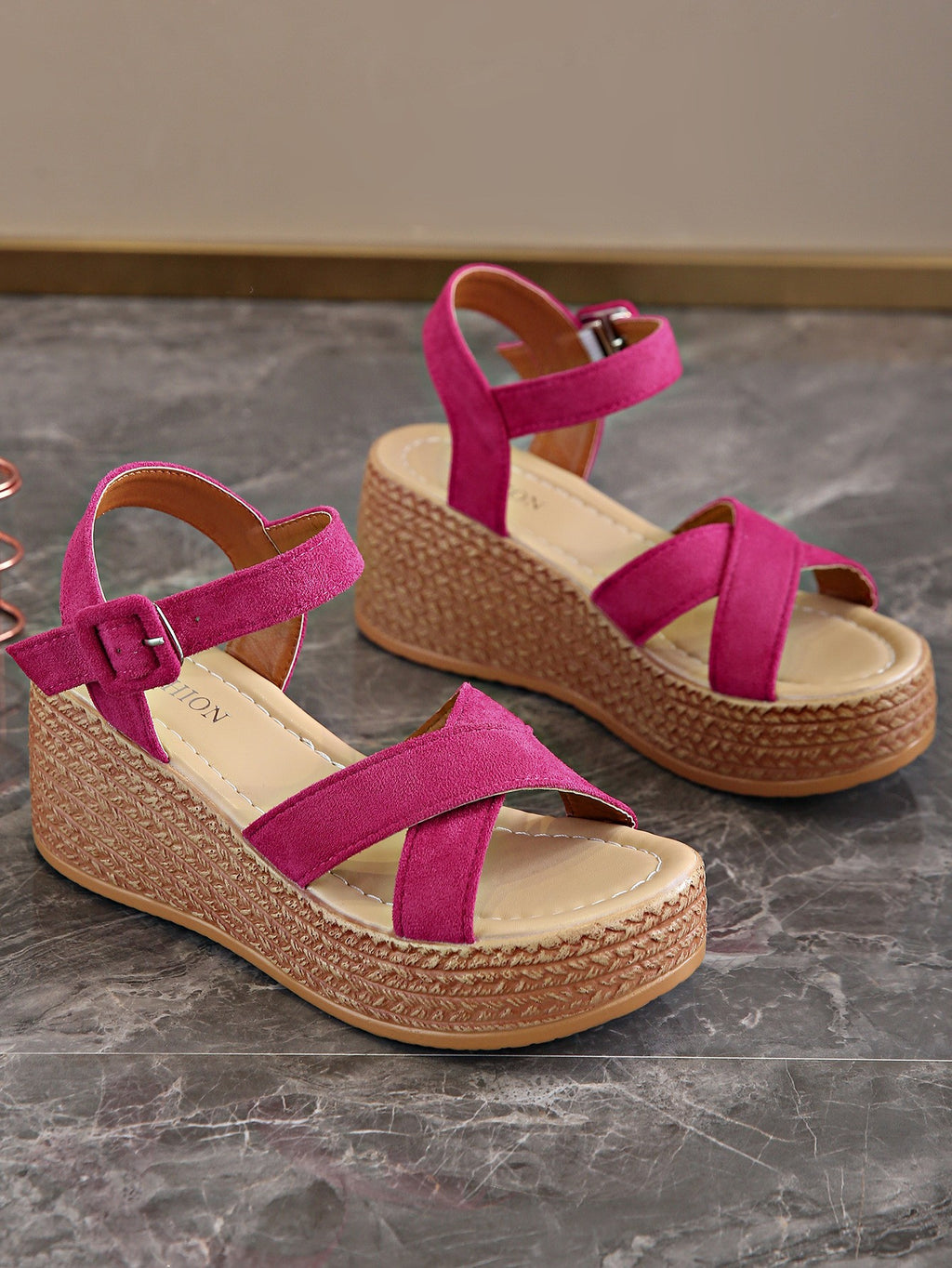 Plattform-Sandalen aus Sued – Bild 7 | LuxeStyle