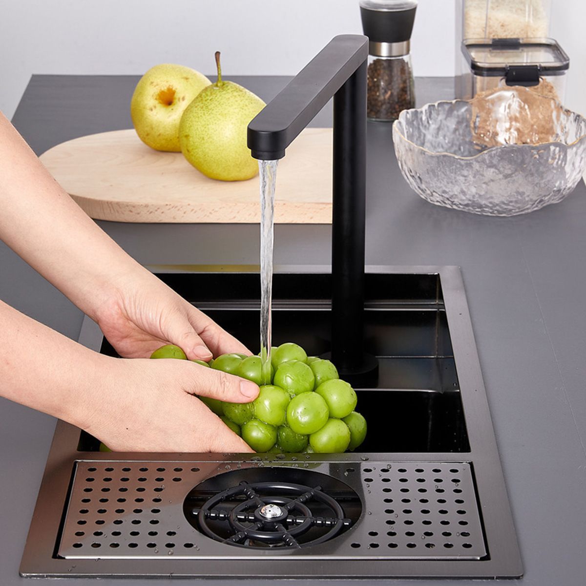 Versteckter Klapp-Wasserhahn – Edelstahl – Bild 4 | LuxeStyle