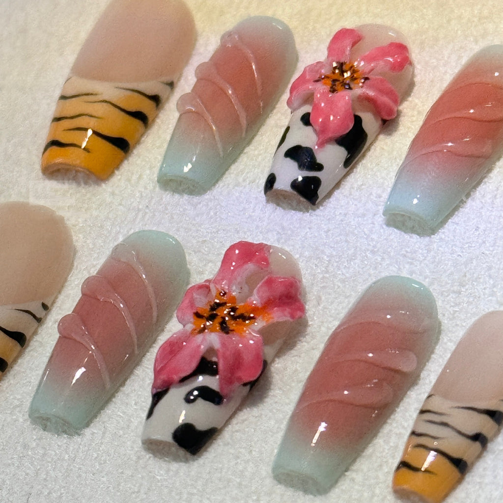 Handbemalte Zebranägel mit Lilien-Schnitzereien – Bild 2 | LuxeStyle