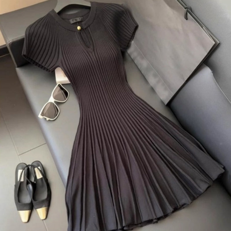 Elegantes Strickkleid mit Taillengürtel – Bild 1 | LuxeStyle