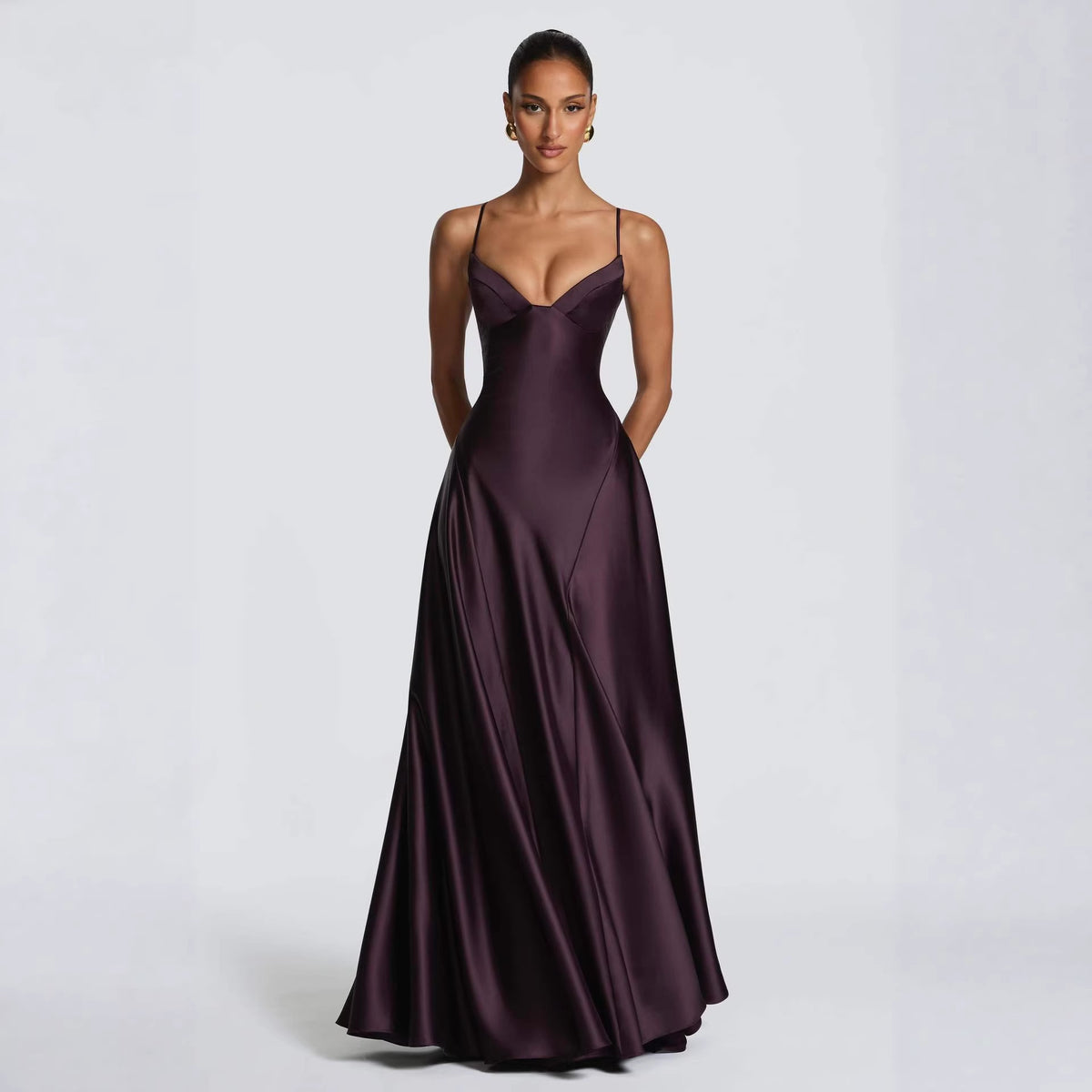 Elegantes Satin Neckholder Maxi-Abendkleid – Bild 3 | LuxeStyle