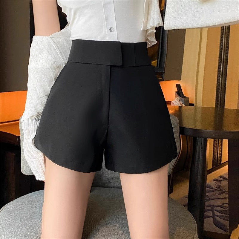 Weite High-Waist Shorts für zierliche Figuren