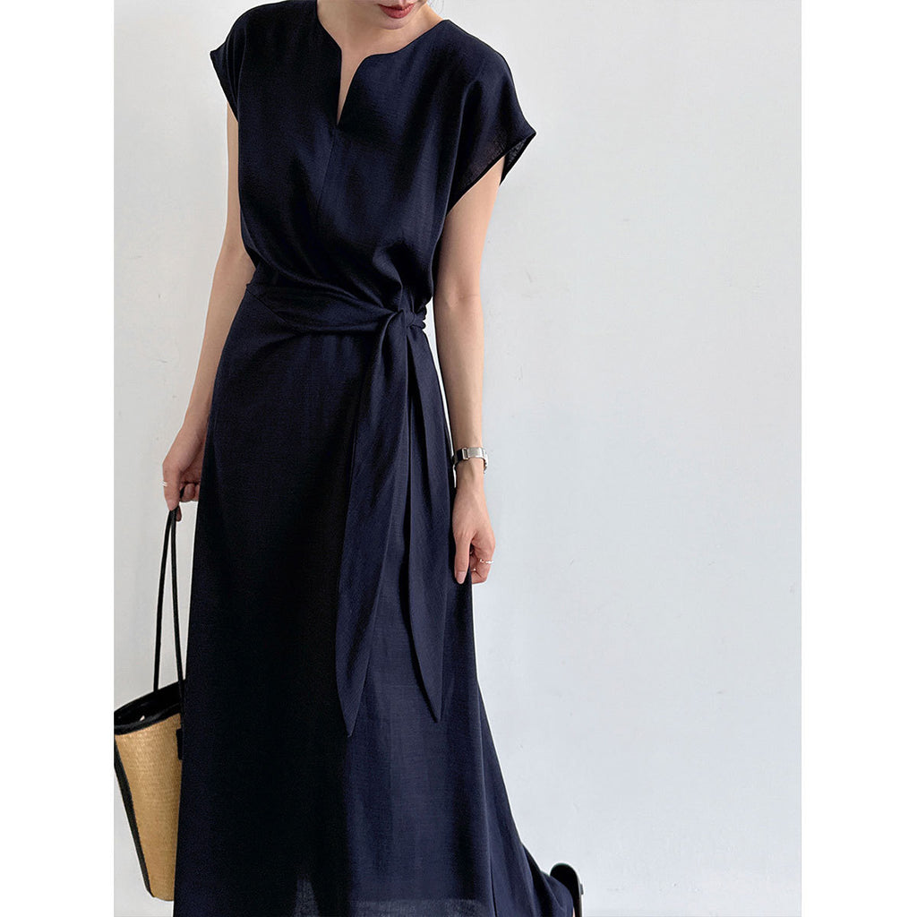 Leinenkleid mit Schnürung und V-Ausschnitt