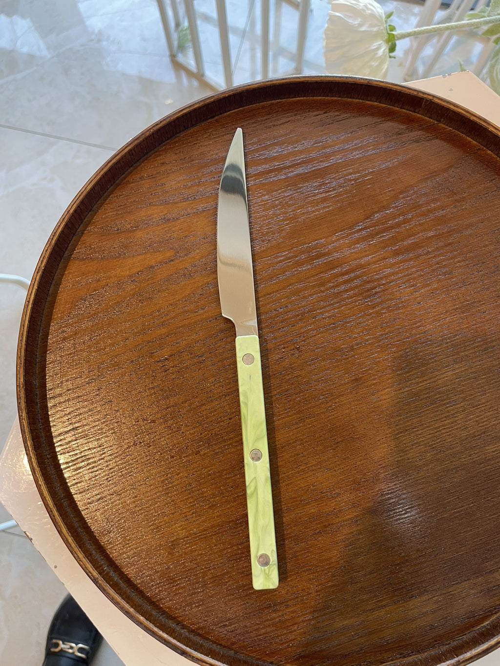 Mehrfarbiges Besteckset im französischen Stil