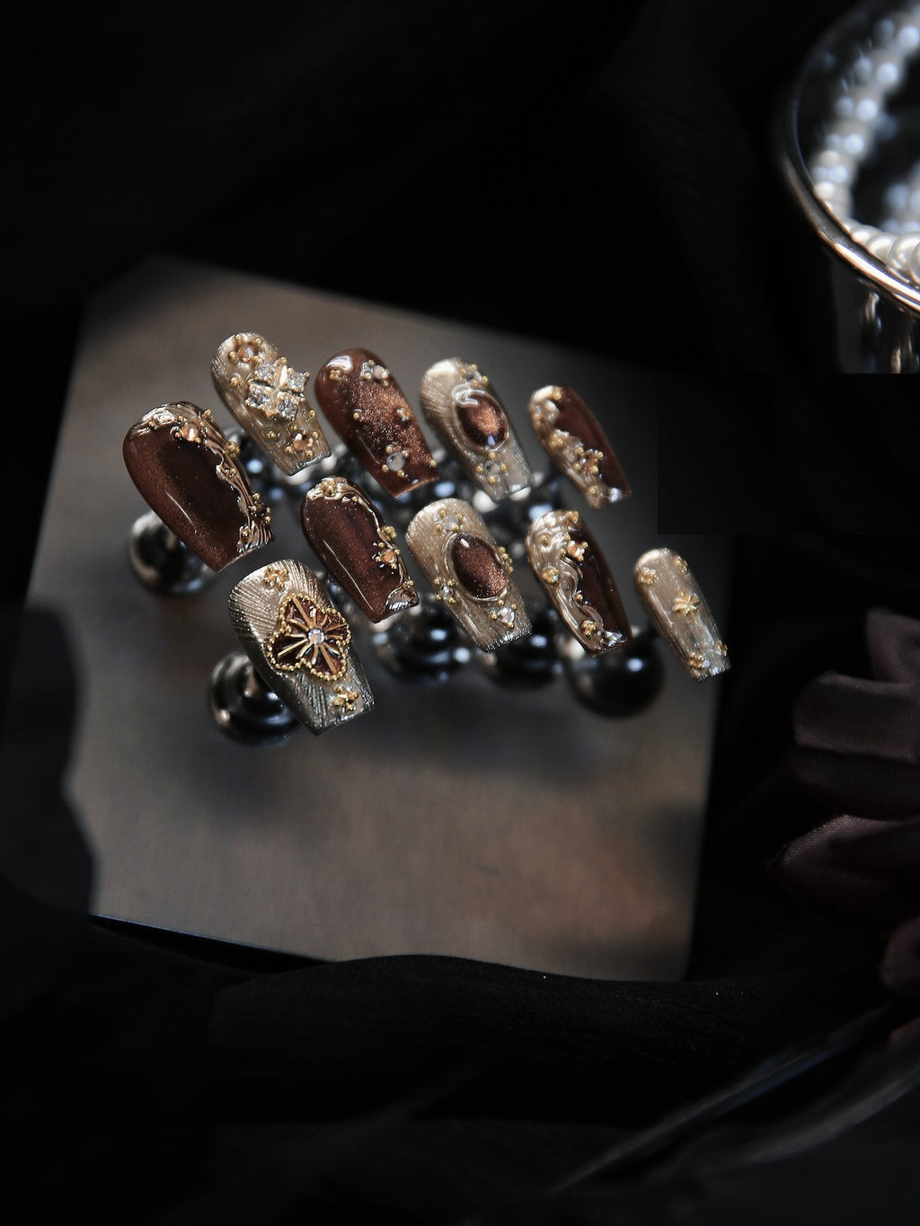 Buchilati Gold-Amber Maillard Kunstnägel – Bild 8 | LuxeStyle