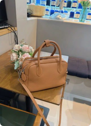 Boston-Henkeltasche «Lussa» · Echtleder im Bowling-Stil (Damen, 9 Farben)